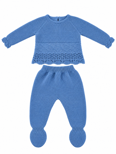 CONJUNTO DE PUNTO PARA BEBÉ CON POLAINA Y DETALLES CALADOS AZUL