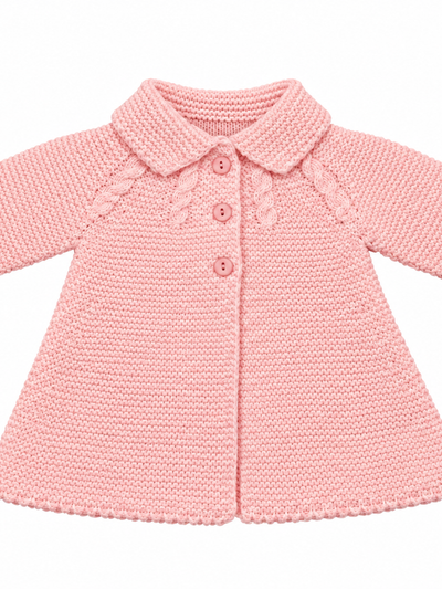 ABRIGO DE PUNTO PARA BEBÉ CON CUELLO Y DETALLES DE TRENZAS ROSA