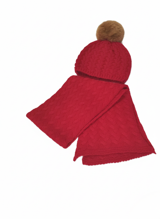 CONJUNTO DE INVIERNO ROJO DE GORRO CON POMPÓN Y BUFANDA