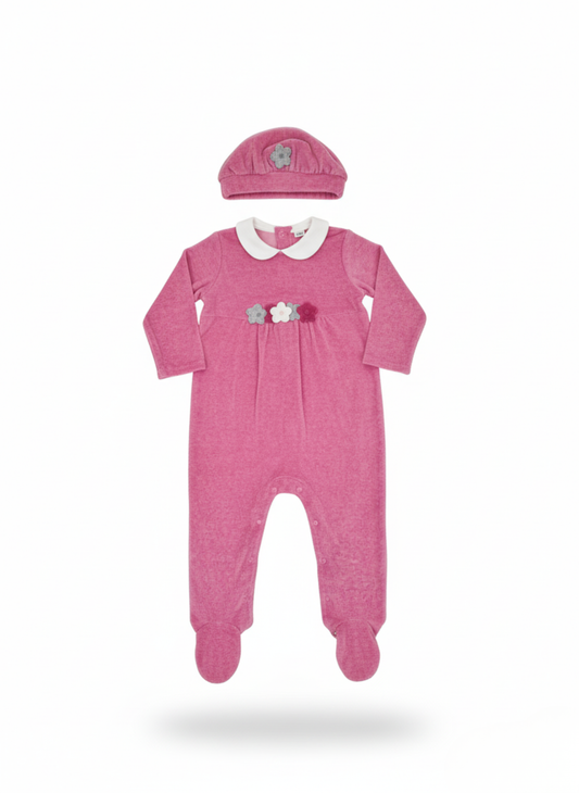 PELELE CON GORRO FUCSIA Y APLICACIONES FLORARES