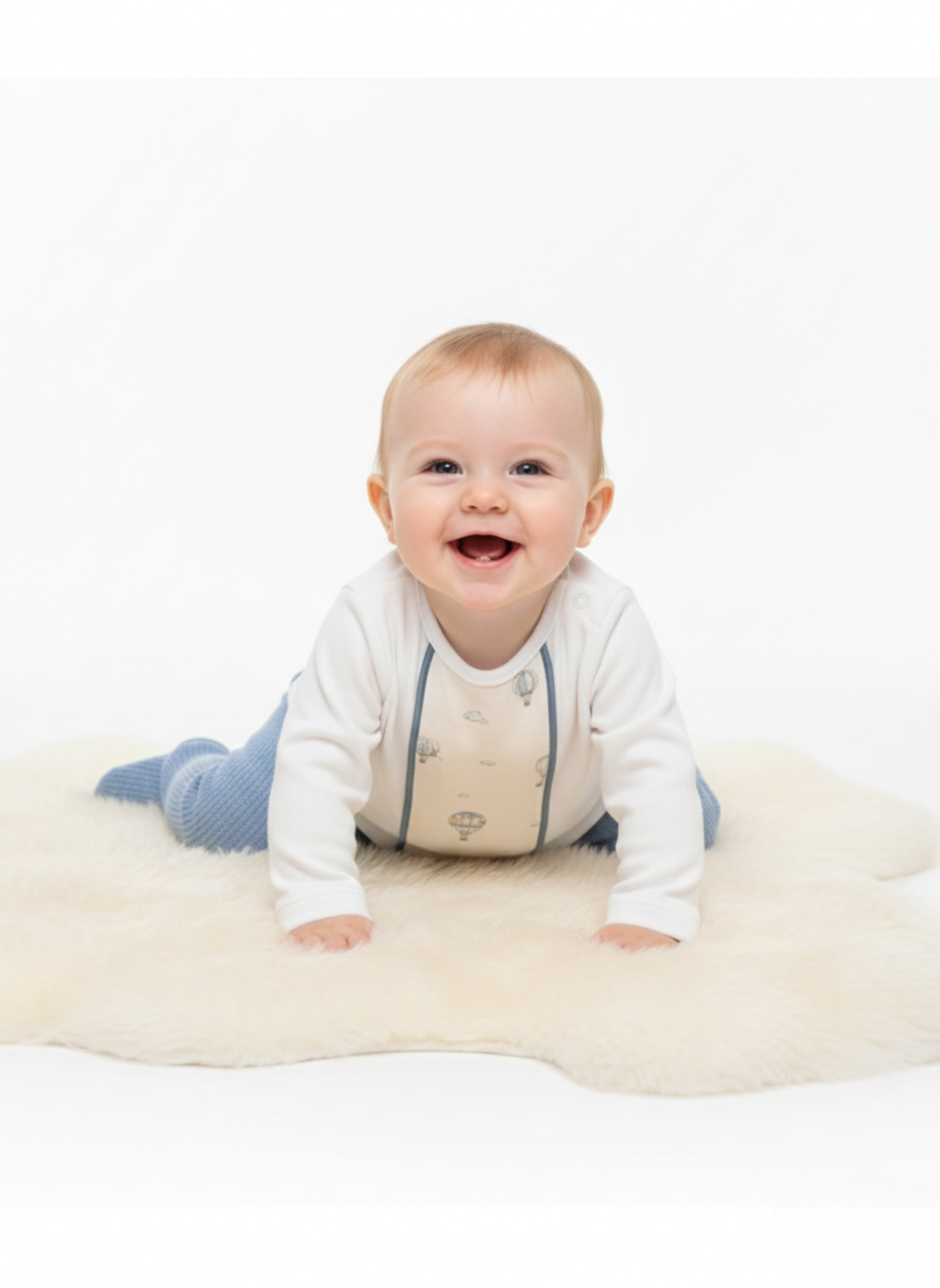 CONJUNTO DE TOP Y PANTALÓN AZUL Y BLANCO CON GLOBOS