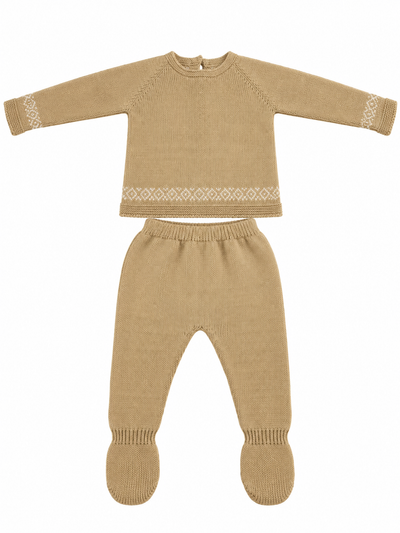 CONJUNTO DE PUNTO PARA BEBÉ CON POLAINA Y DETALLES DE GRECAS ARENA