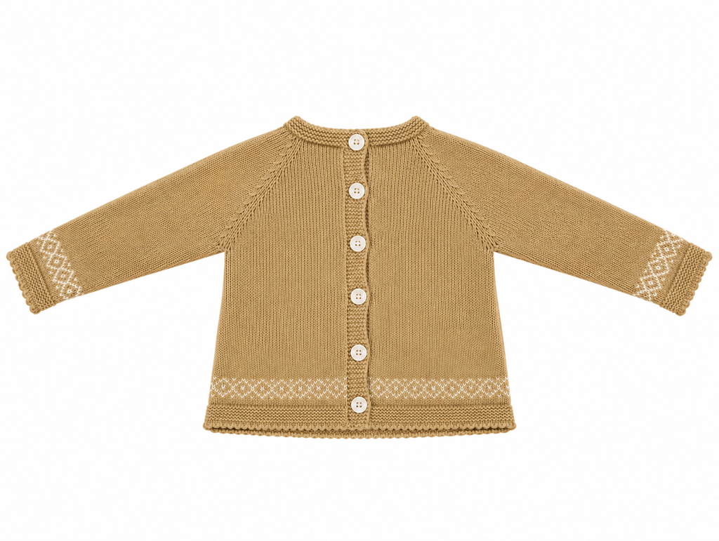 CONJUNTO DE PUNTO PARA BEBÉ CON POLAINA Y DETALLES DE GRECAS ARENA