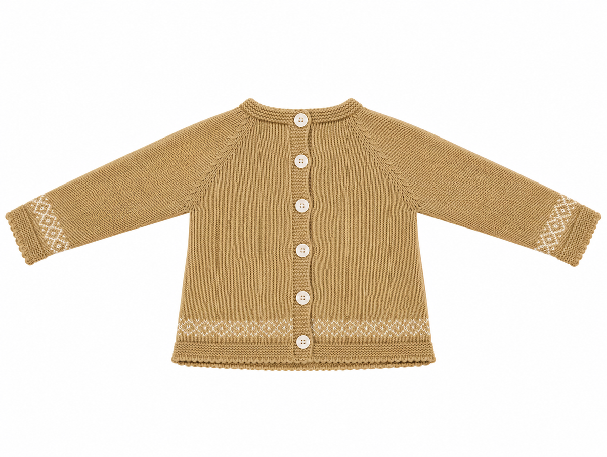 CONJUNTO DE PUNTO PARA BEBÉ CON POLAINA Y DETALLES DE GRECAS ARENA