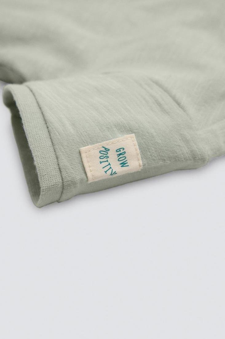 CONJUNTO DE BEBÉ CON PETO AMARILLO