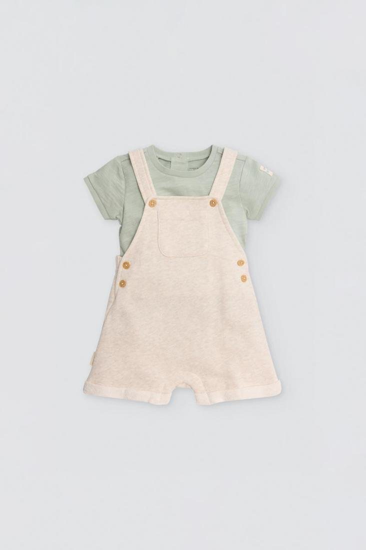 CONJUNTO DE BEBÉ CON PETO AMARILLO