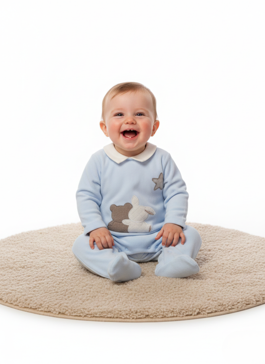 PELELE DE MANGA LARGA CELESTE DE OSITO Y CONEJITO