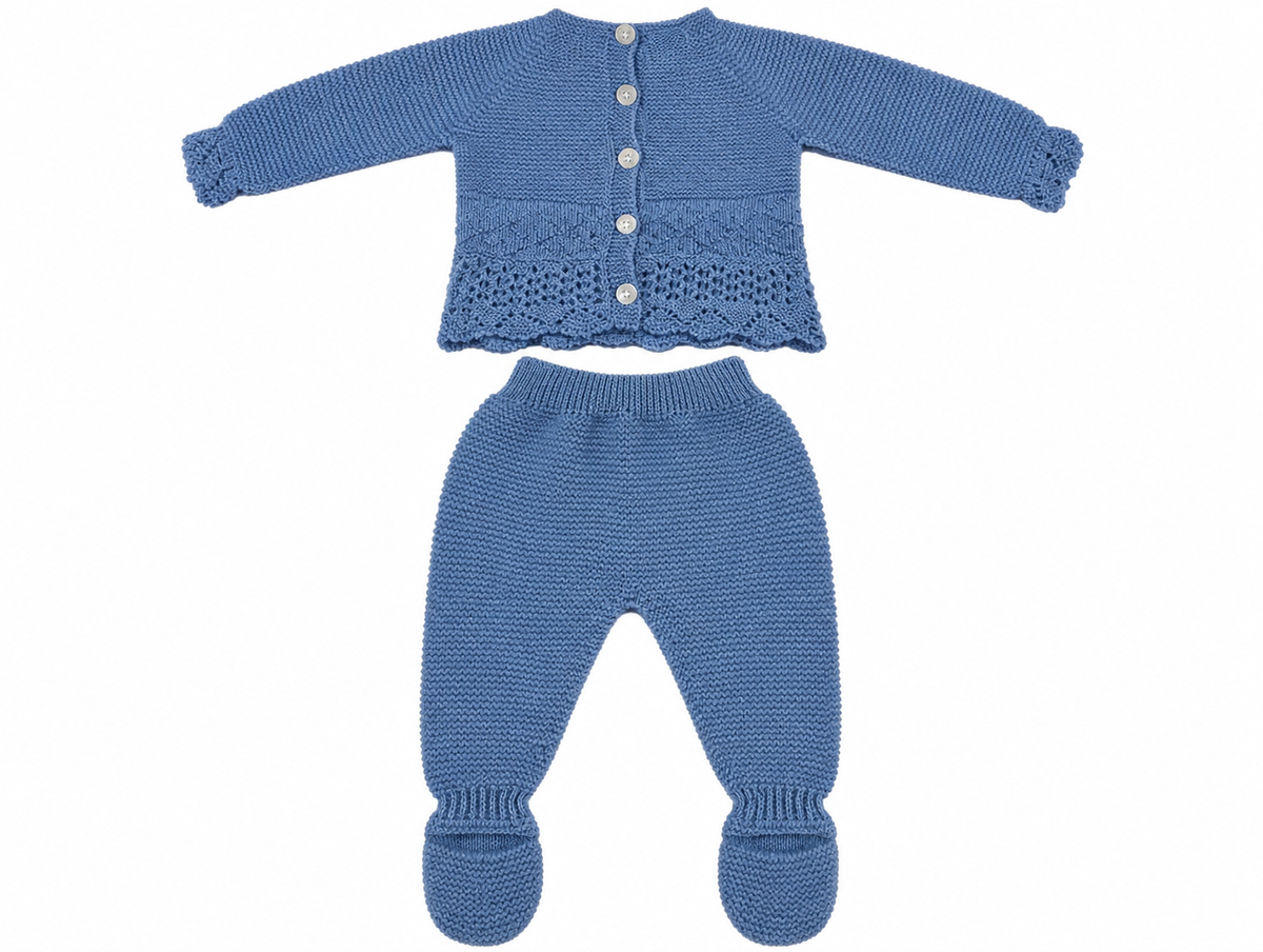CONJUNTO DE PUNTO PARA BEBÉ CON POLAINA Y DETALLES CALADOS AZUL