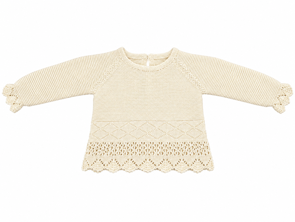 CONJUNTO DE PUNTO PARA BEBÉ CON POLAINA Y DETALLES CALADOS CRUDO
