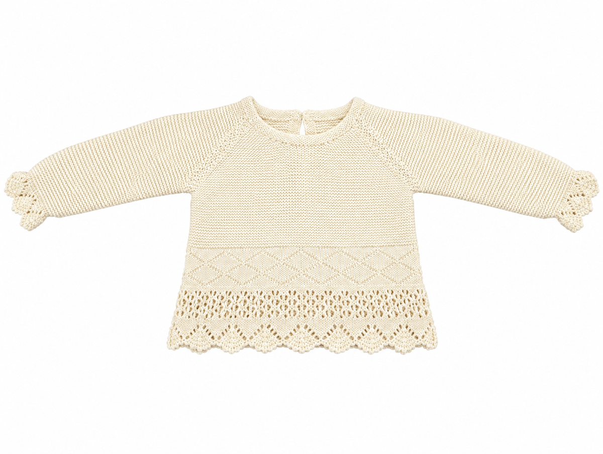 CONJUNTO DE PUNTO PARA BEBÉ CON POLAINA Y DETALLES CALADOS CRUDO