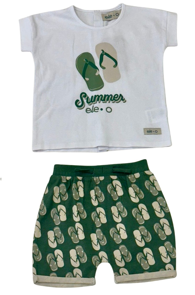 CONJUNTO DE NIÑO CON PANTALÓN ESTAMPADO DE CHANCLAS
