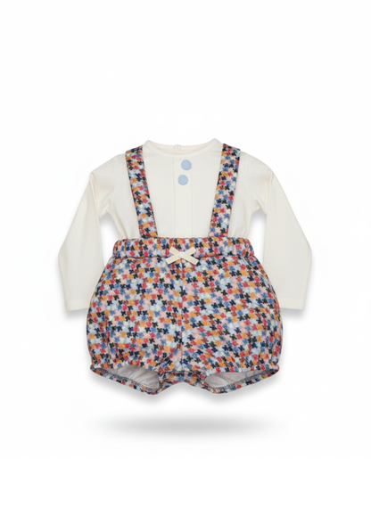 CONJUTO CON PETO DE ESTAMPADO MULTICOLOR