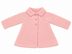 ABRIGO DE PUNTO PARA BEBÉ CON CUELLO Y DETALLES DE TRENZAS ROSA
