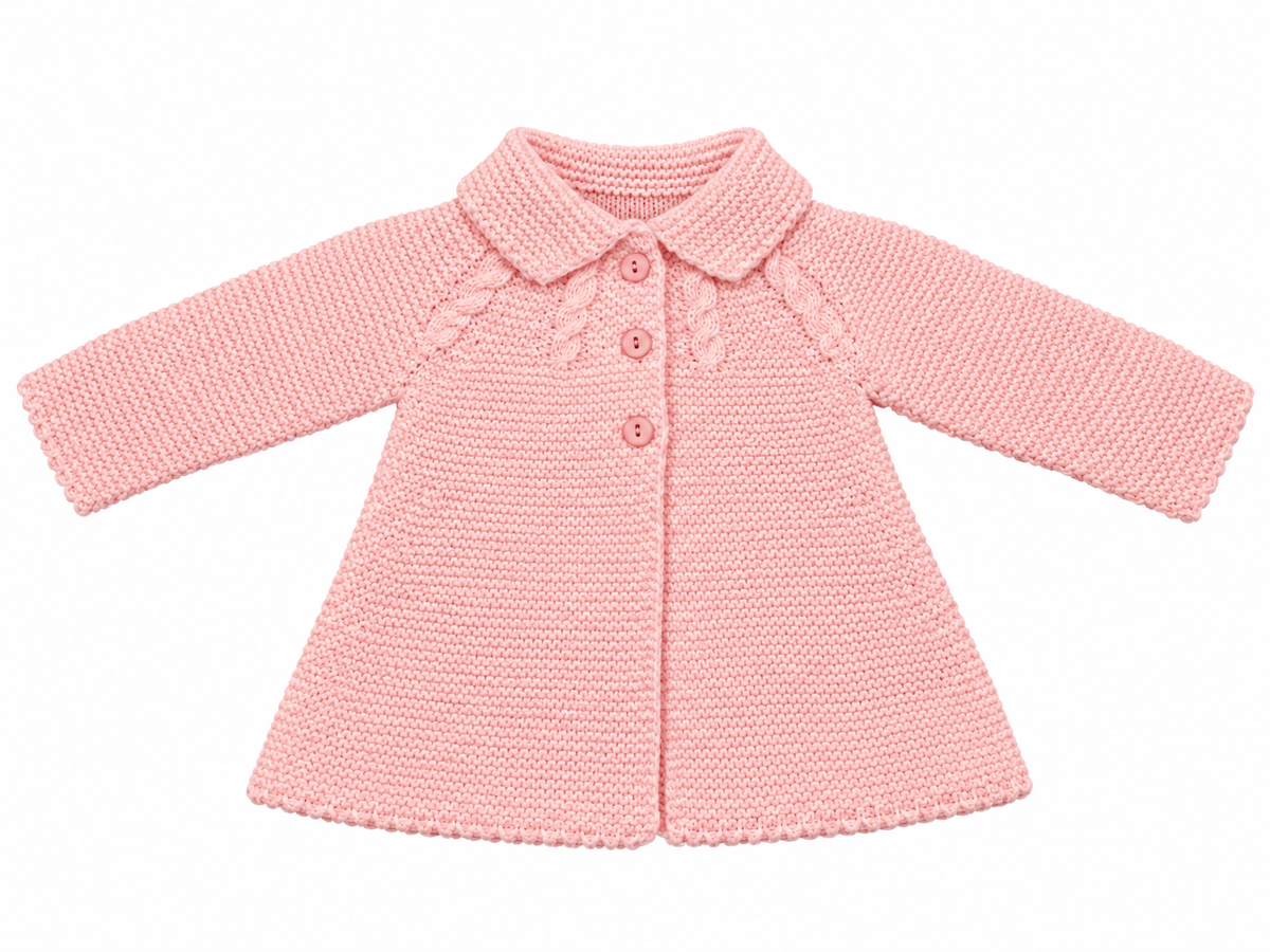 ABRIGO DE PUNTO PARA BEBÉ CON CUELLO Y DETALLES DE TRENZAS ROSA