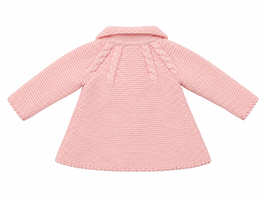 ABRIGO DE PUNTO PARA BEBÉ CON CUELLO Y DETALLES DE TRENZAS ROSA