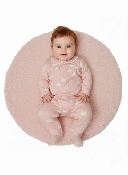 PELELE DE MANGA LARGA ROSA CON ESTAMPADO DE CISNES