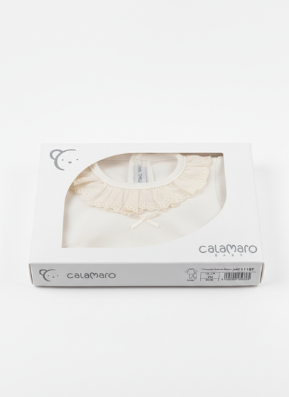 CONJUNTO TOP Y PANTALÓN CRUDO CON DETALLES DE ENCAJE