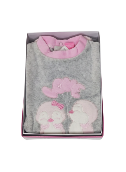 PELELE DE ALGODÓN GRIS Y ROSA CON PINGÜINOS ENAMORADOS