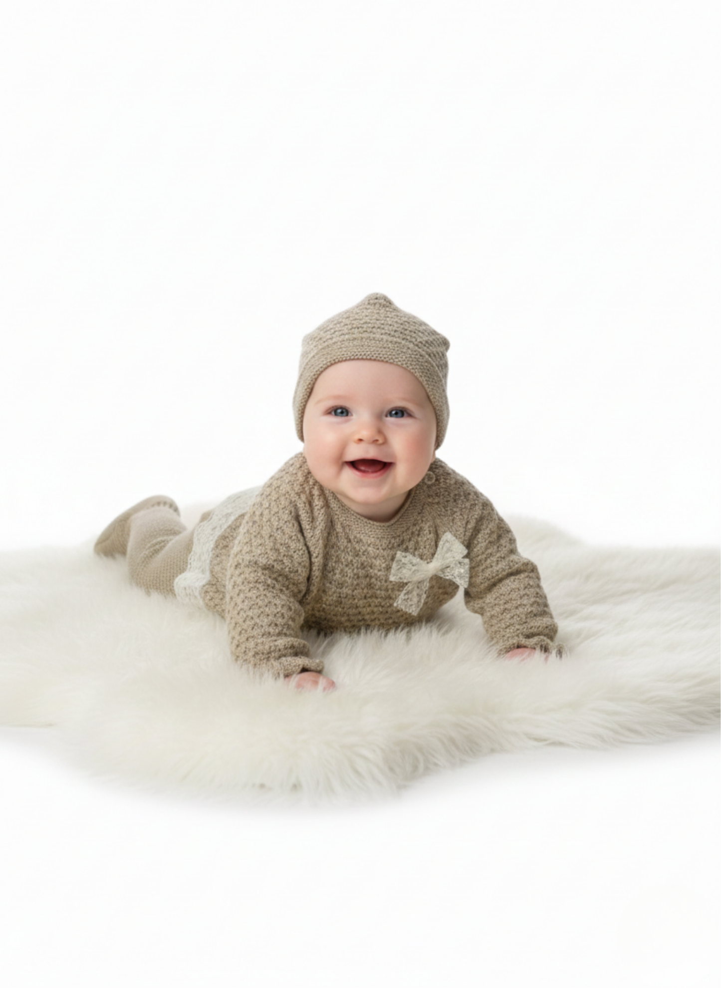 CONJUNTO DE PUNTO DE 3 PIEZAS BEIGE CON DETALLES DE ENCAJE