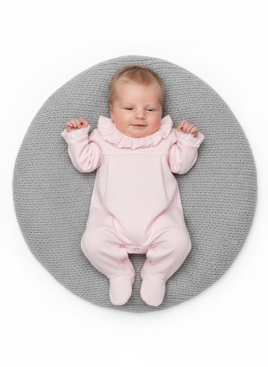 PELELE DE MANGA LARGA ROSA PASTEL CON CUELLO DE VOLANTE