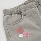 PANTALÓN DENIM GRIS CON FLORES