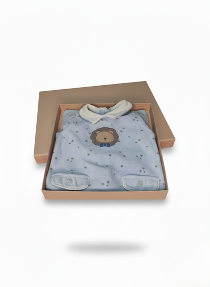 PELELE DE MANGA LARGA AZUL CON LUNARES Y LEÓN