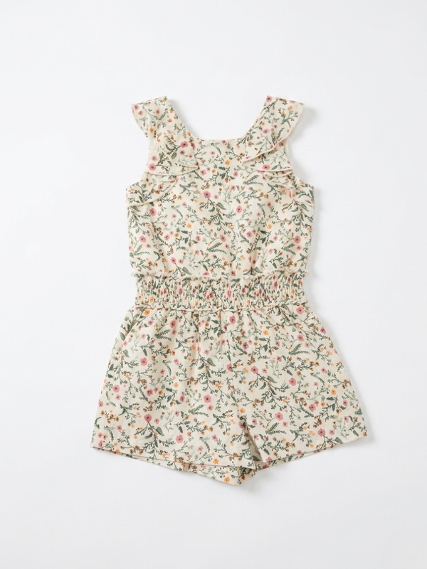 MONO DE NIÑA CON ESTAMPADO DE FLORES
